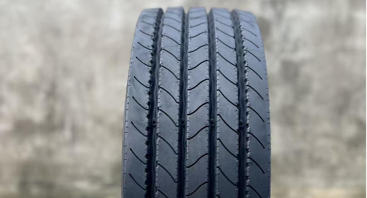 Avantech APR1000 265/70R19.5 140/138M